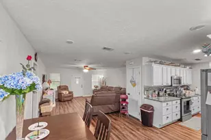 1015 Mitchell St, Sour Lake, TX 77659 - Photo 3