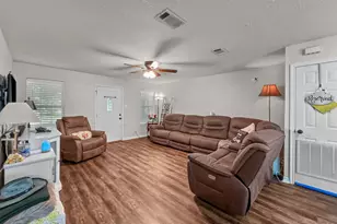 1015 Mitchell St, Sour Lake, TX 77659 - Photo 5