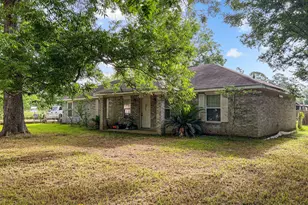 1015 Mitchell St, Sour Lake, TX 77659 - Photo 1