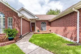 16206 Ruffian Dr, Friendswood, TX 77546 - Photo 3