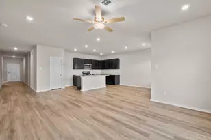 3526 Cardinal Pointe Dr, Angleton, TX 77515 - Photo 11