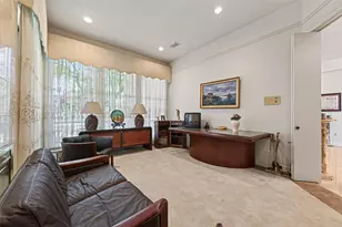 8103 Lake Edge Ct, Houston, TX 77071 - Photo 9