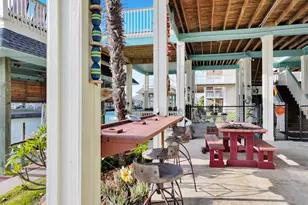 1101 Fountain View Dr, Crystal Beach, TX 77650 - Photo 9