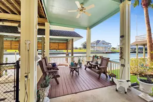 1101 Fountain View Dr, Crystal Beach, TX 77650 - Photo 17