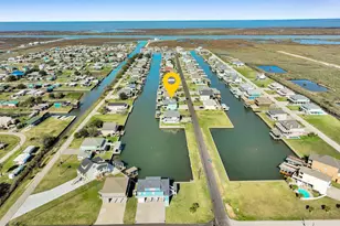 1101 Fountain View Dr, Crystal Beach, TX 77650 - Photo 3