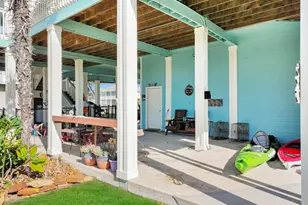 1101 Fountain View Dr, Crystal Beach, TX 77650 - Photo 13