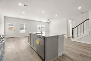 755 Woodhaven Lks Dr, La Marque, TX 77568 - Photo 9