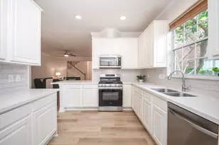 1123 Enclave Square E, Houston, TX 77077 - Photo 17
