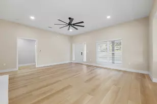 1328 Greenbriar Dr, Huntsville, TX 77340 - Photo 11