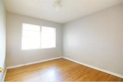 4048 Newshire Drive, Houston, TX 77025 - Photo 9