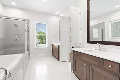 5621 Cohn Meadows Lane, Houston, TX 77007 - Photo 13