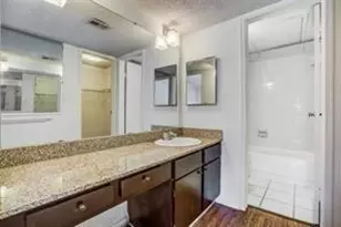 10615 Briar Forest Dr, Houston, TX 77042 - Photo 17
