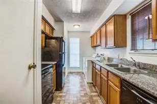 10615 Briar Forest Dr, Houston, TX 77042 - Photo 13