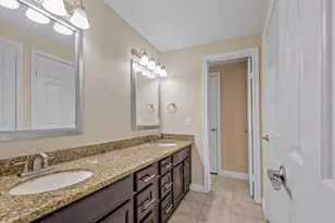 2255 Braeswood Park Dr, Houston, TX 77030 - Photo 13