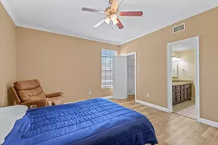 2255 Braeswood Park Dr, Houston, TX 77030 - Photo 11