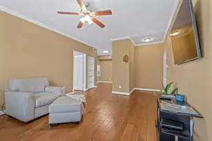 2255 Braeswood Park Dr, Houston, TX 77030 - Photo 3