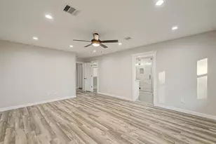 2111 Nina Lee Ln, Houston, TX 77018 - Photo 23