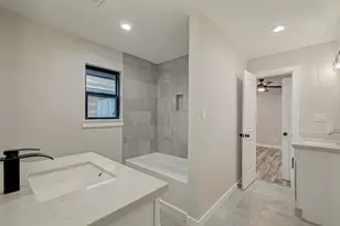 2111 Nina Lee Ln, Houston, TX 77018 - Photo 35