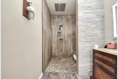 1106 S 8th Street, La Porte, TX 77571 - Photo 17