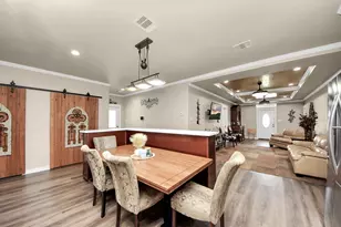 1106 S 8th St, La Porte, TX 77571 - Photo 9