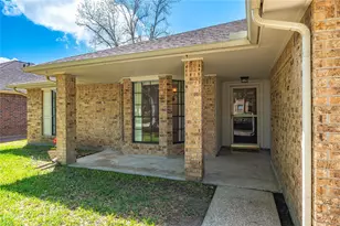 1911 Edinburg Ave, League City, TX 77573 - Photo 5