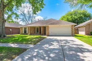 1911 Edinburg Ave, League City, TX 77573 - Photo 3