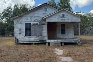 415 W Hamilton St, Cuero, TX 77954 - Photo 1
