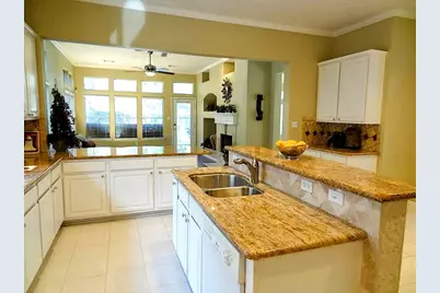10114 Crescent Bluff Lane, Houston, TX 77070 - Photo 7