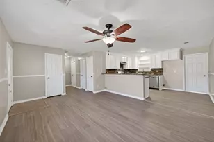 210 N Shirley Ln, Willis, TX 77378 - Photo 11