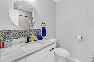 5815 Schevers St, Houston, TX 77033 - Photo 5