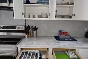 5815 Schevers St, Houston, TX 77033 - Photo 9