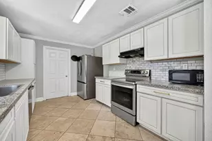 8822 Sultan Dr, Houston, TX 77078 - Photo 9