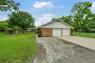 705 Darlene Ln, Wallis, TX 77485 - Photo 25