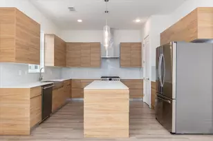 645 W 16th St, Houston, TX 77008 - Photo 9