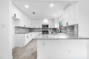 10402 Rancho Bernardo Ln, Sugar Land, TX 77498 - Photo 11