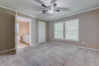 6054 Ridgeway Drive, Houston, TX 77033 - Photo 17