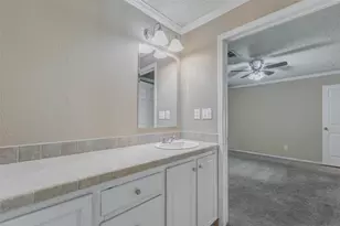 6054 Ridgeway Dr, Houston, TX 77033 - Photo 11