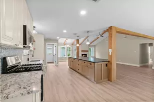 566 Beauregard Dr, Conroe, TX 77302 - Photo 9