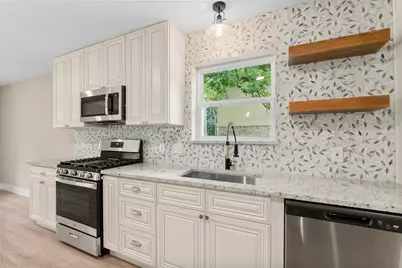 566 Beauregard Drive, Conroe, TX 77302 - Photo 5