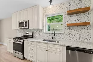 566 Beauregard Dr, Conroe, TX 77302 - Photo 5