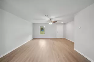 515 16th St, Hempstead, TX 77445 - Photo 3