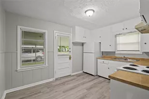 411 Forrest St, Baytown, TX 77520 - Photo 3