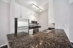 702 Bering Dr, Houston, TX 77057 - Photo 11