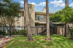 702 Bering Dr, Houston, TX 77057 - Photo 1