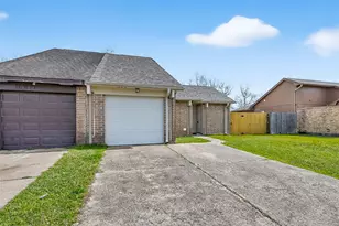 16613 Gold Ridge Ln, Houston, TX 77053 - Photo 1