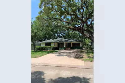 506 Gardenia Street, Lake Jackson, TX 77566 - Photo 1