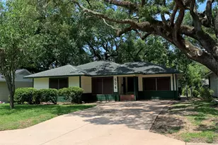 506 Gardenia St, Lake Jackson, TX 77566 - Photo 1