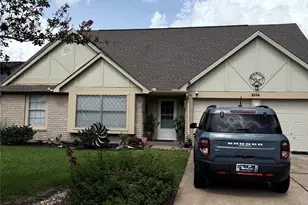 2114 Fountain Dr, Sugar Land, TX 77478 - Photo 1