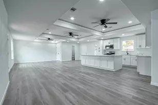 5727 Thrush Dr, Houston, TX 77033 - Photo 3