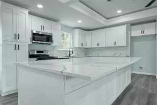 5727 Thrush Dr, Houston, TX 77033 - Photo 7